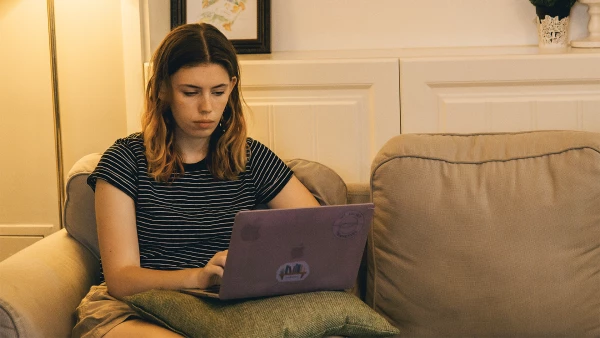 flexible online AP courses through lifeplus online academy with girl student on laptop computer